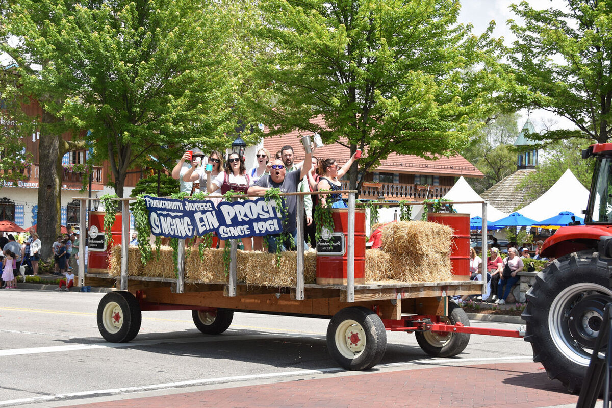 Bavarian-Parade-Frankenmuth-Michigan-42