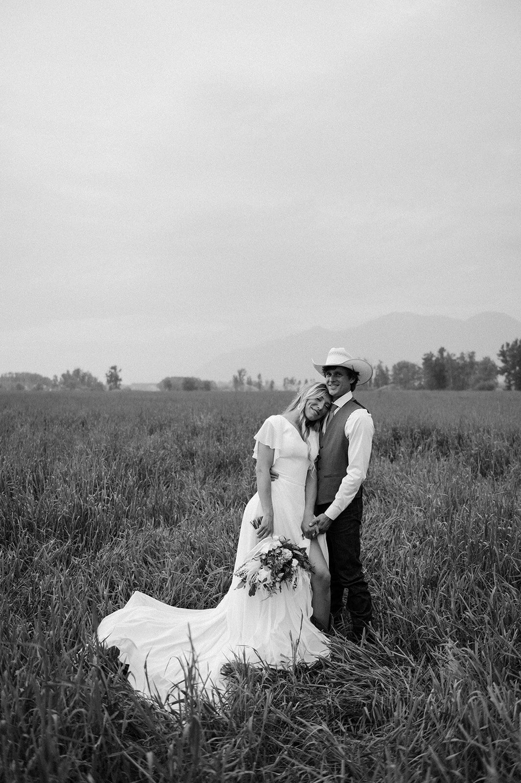 presley-gray-photo-elegant-montana-wedding-9004