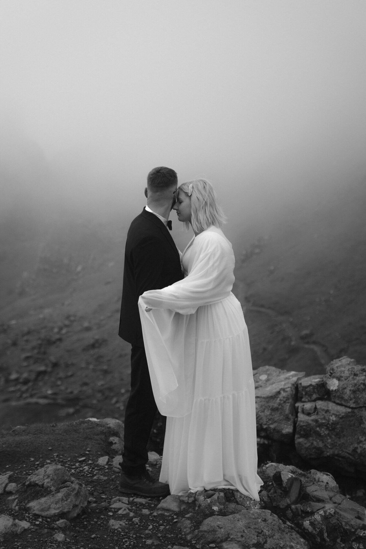 the_chaffins_international_destination_wedding_elopement_photographers_sammie_chaffin_micah_editorial_adventure_photos_travel_isle_of_skye_scotland_12
