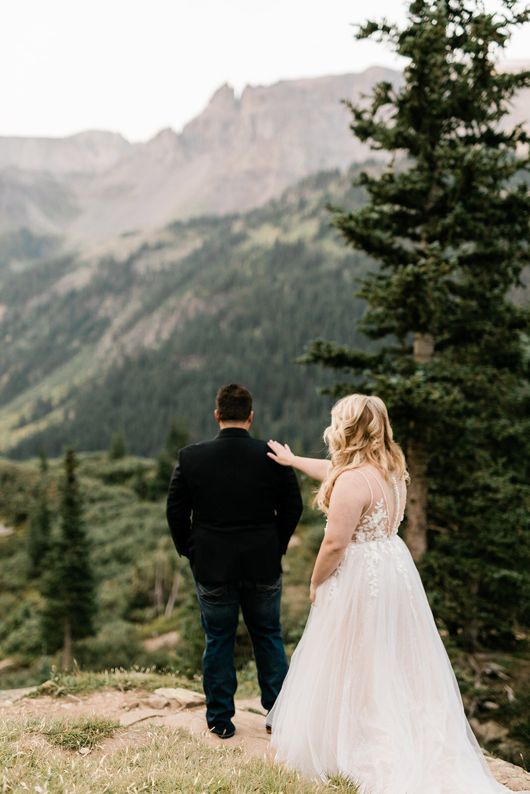 Ouray elopement couple