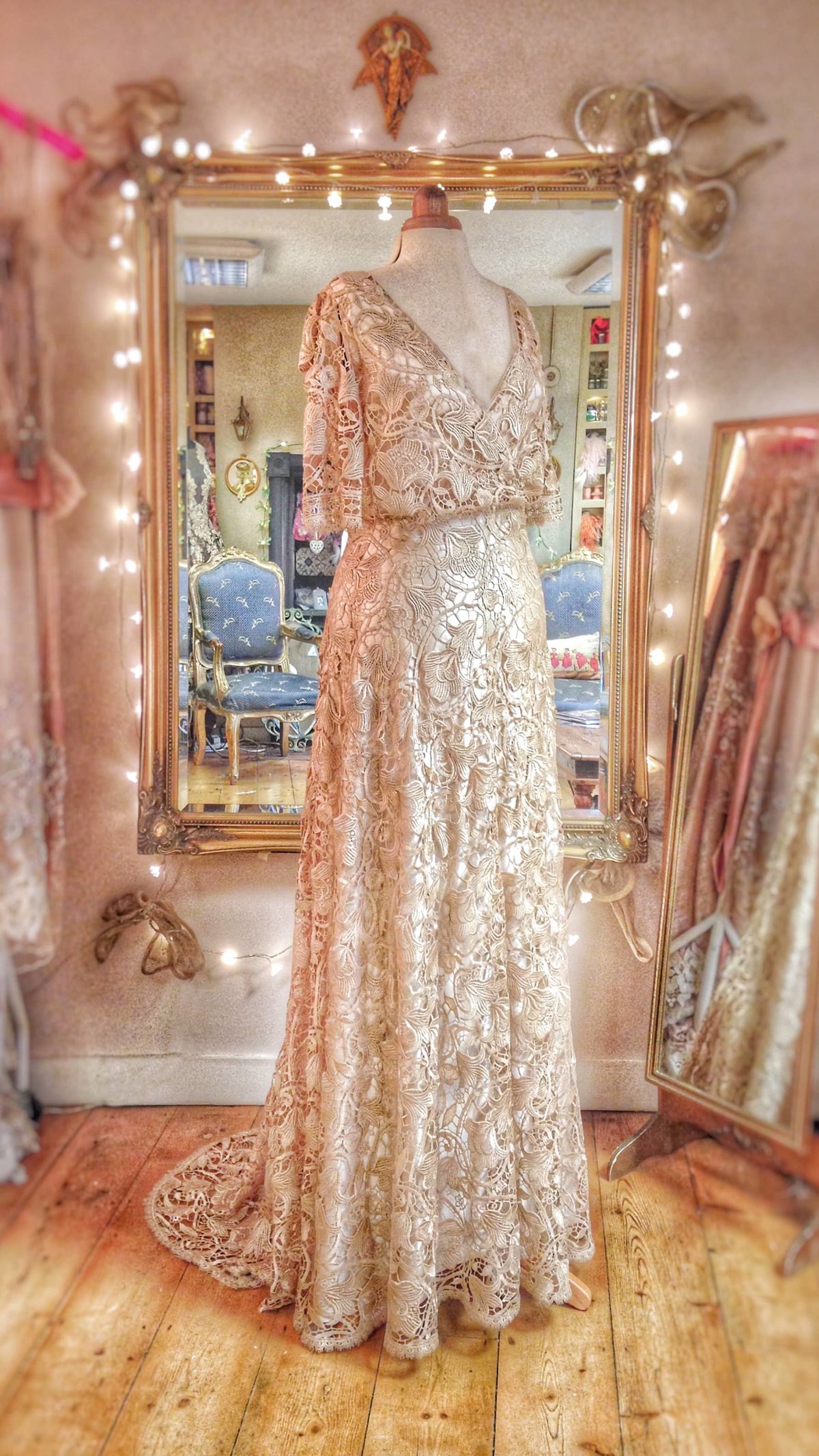 Gismonda_Art_Nouveau_gold_lace_wedding_dress_JoanneFlemingDesign (1)