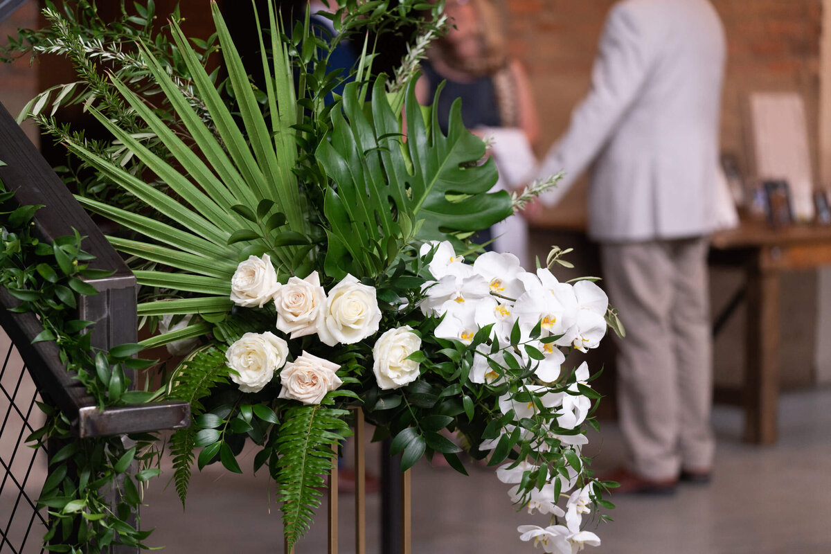 chicago-wedding-decor-florals-tropical-white-flowers-1