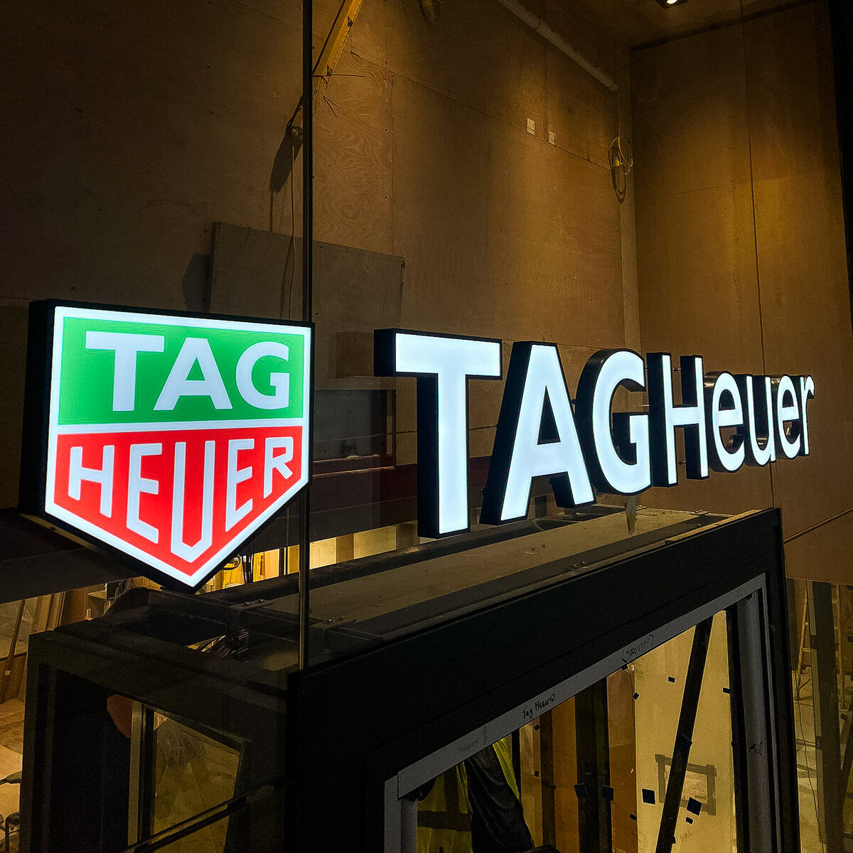 ellis-signs-external-signage-for-tagheuer-liverpool-one
