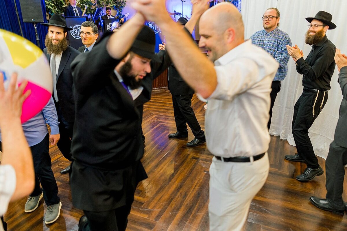 Eliana-Melmed-Photography-Chicago-LosAngeles-Jewish-WeddingPhotographer-CarmiKalman-MensDancing-00098