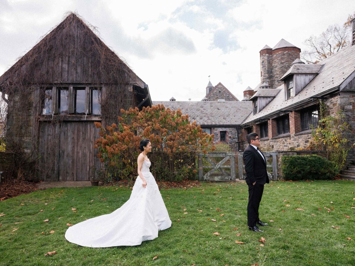 Newlyweds First Look Blue Hill at Stone Barns