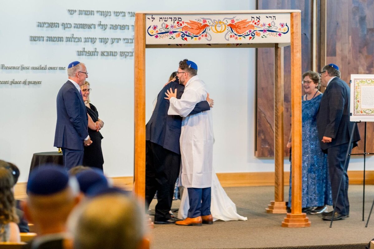 Eliana-Melmed-Photography-Chicago-LosAngeles-Jewish-WeddingPhotography-ShulaNoah-Chuppah-00201