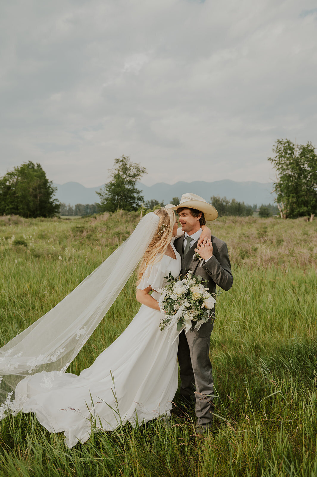 presley-gray-photo-elegant-montana-wedding-6783