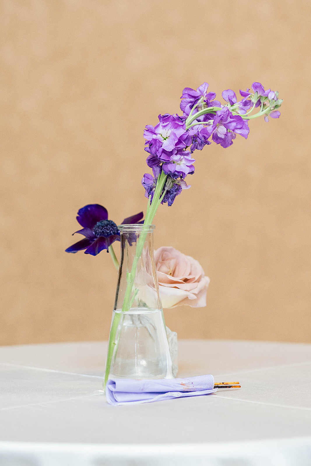 Eliana-Melmed-Photography-Chicago-LosAngeles-Jewish-WeddingPhotography-ElianaSklar-CocktailHour-00009
