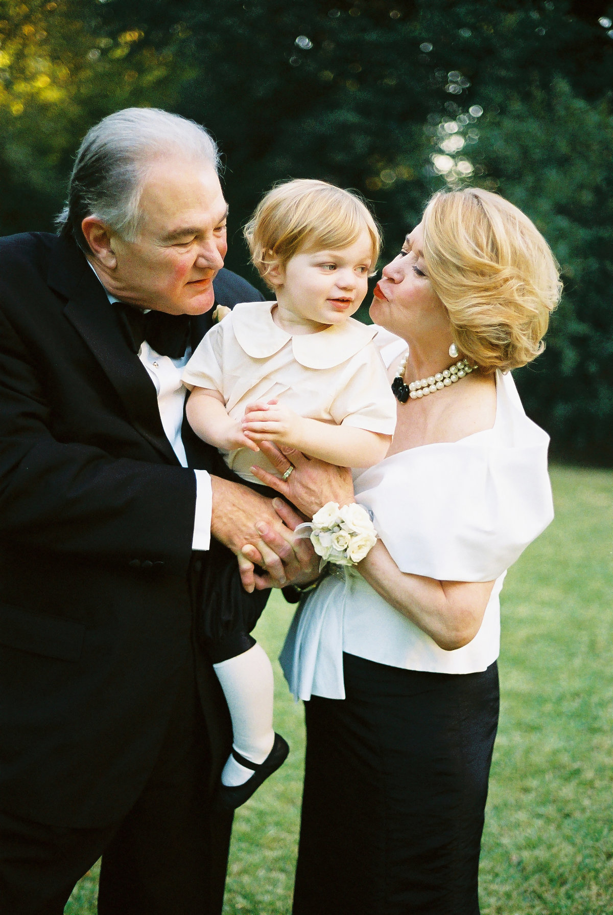 Christianne_taylor_Weddings_houstonian_beth_patrick_wedding_family_film_outdoor-195