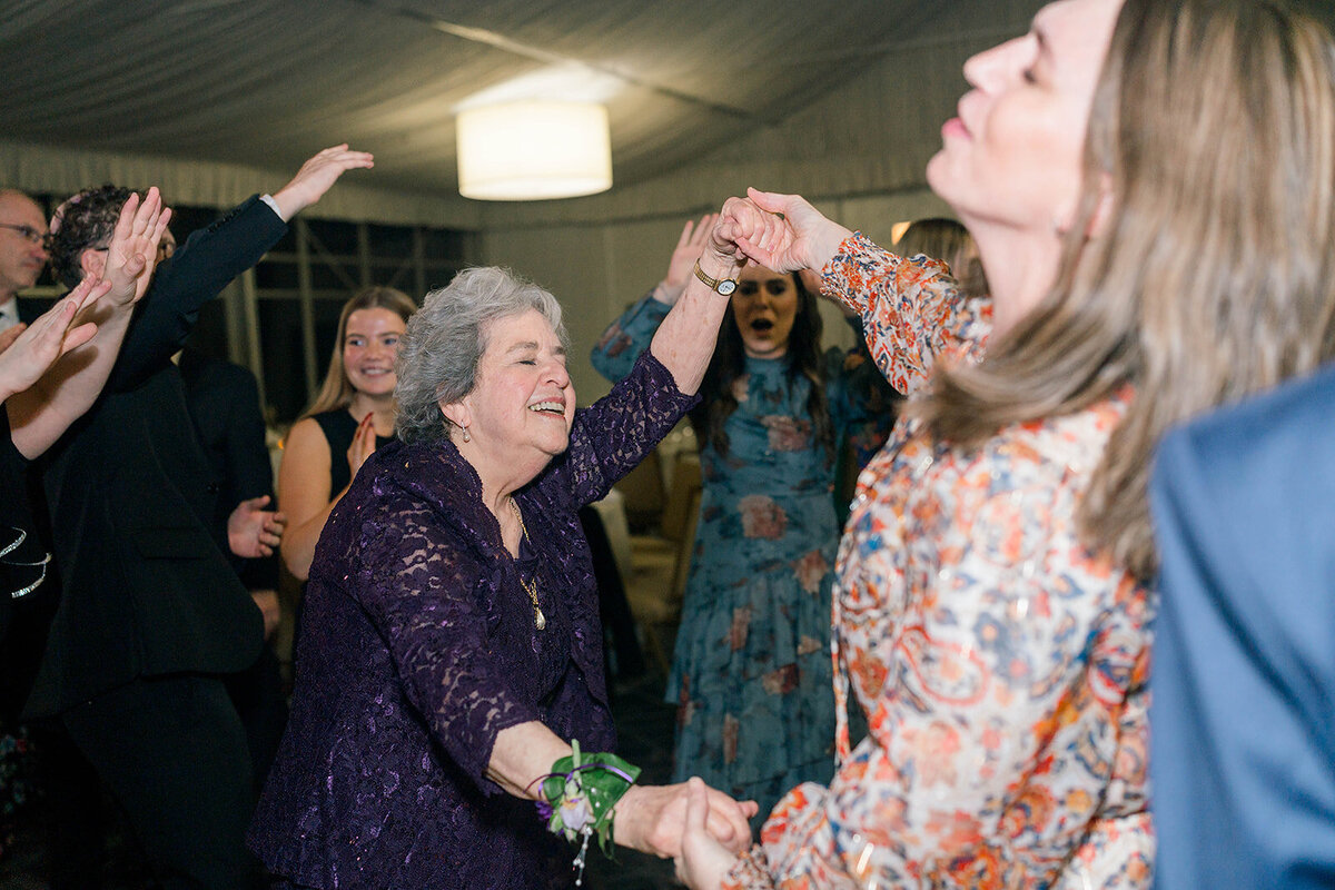 Eliana-Melmed-Photography-Chicago-LosAngeles-Jewish-WeddingPhotography-SimchaDancing-00158