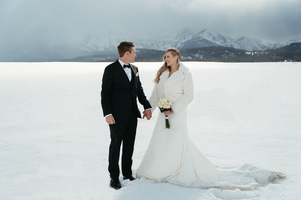 sunandpeakphotos-bigbear-california-wedding-photographer-intimatewedding-elopement-snowywedding-snowybigbearwedding-desireeandjake-489