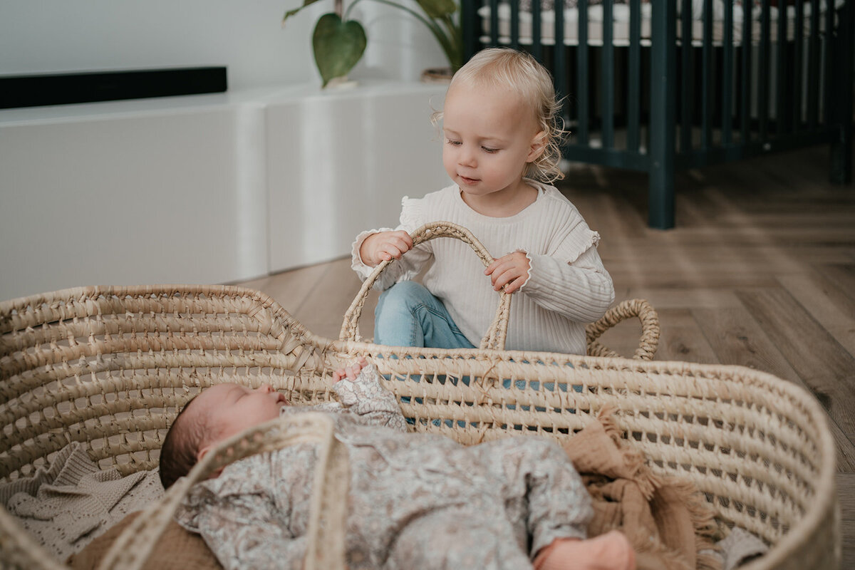 Newbornshoot door Leukfotografie in Amsterdam_ Zaandam_ Landsmeer_ Oostzaan en Purmerend – zachte_ liefdevolle babyfoto’s--161