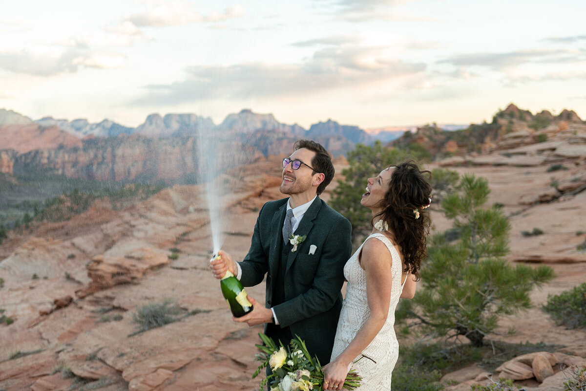 zion-national-park-elopement-photographer-wild-within-us (13)