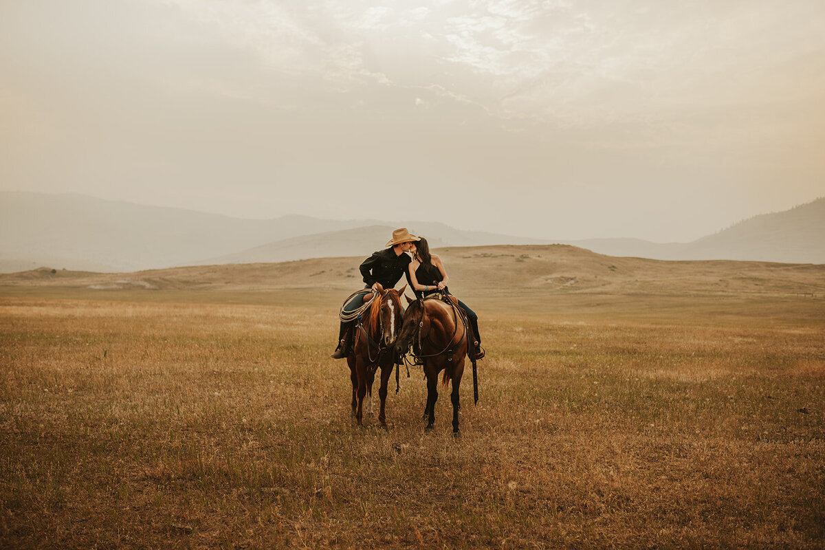 presley-gray-horseback-western-montana-engagement2248