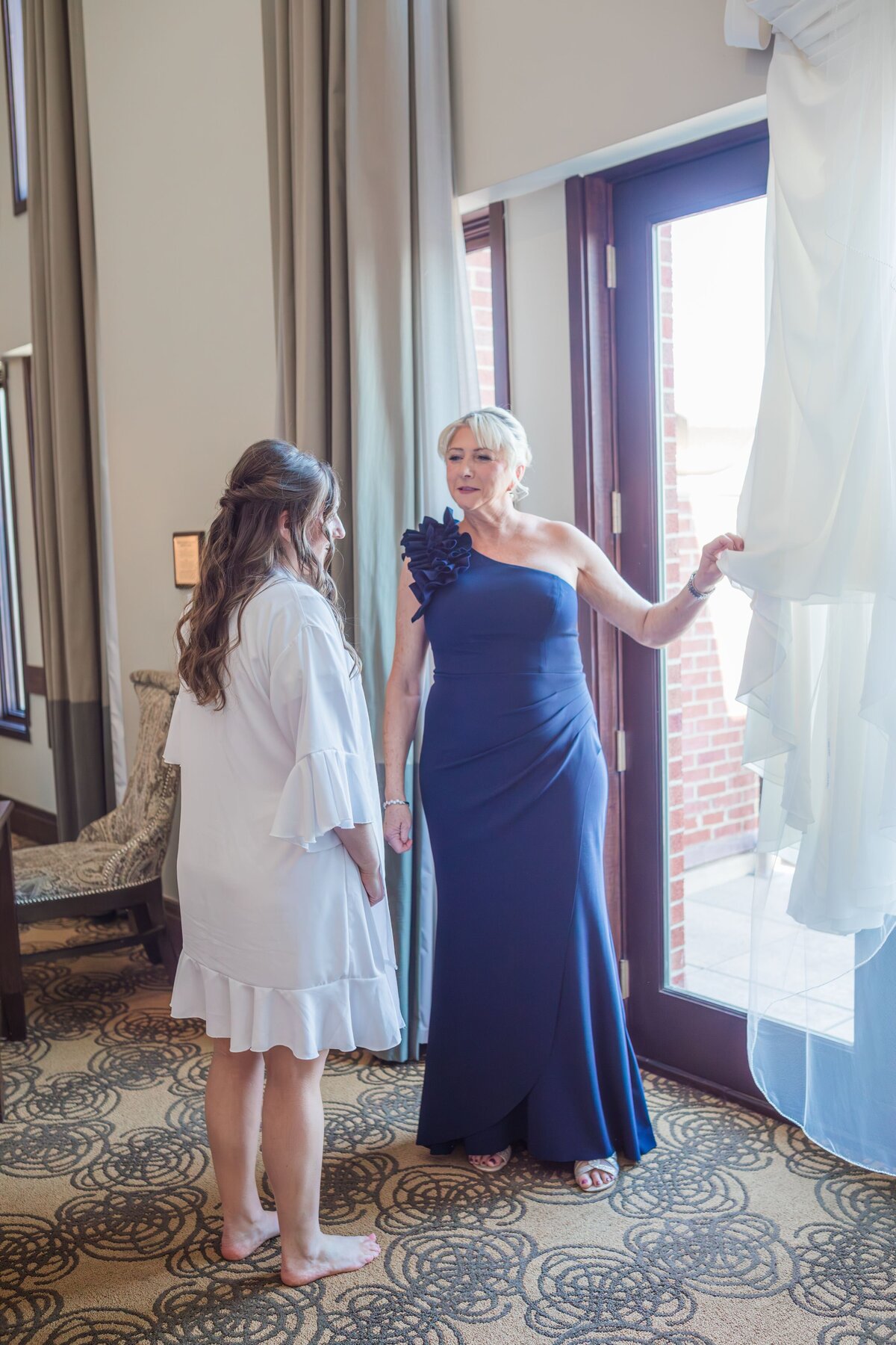 LillieMaePhoto-Kelsey&RyanWedding-GettingReady--39