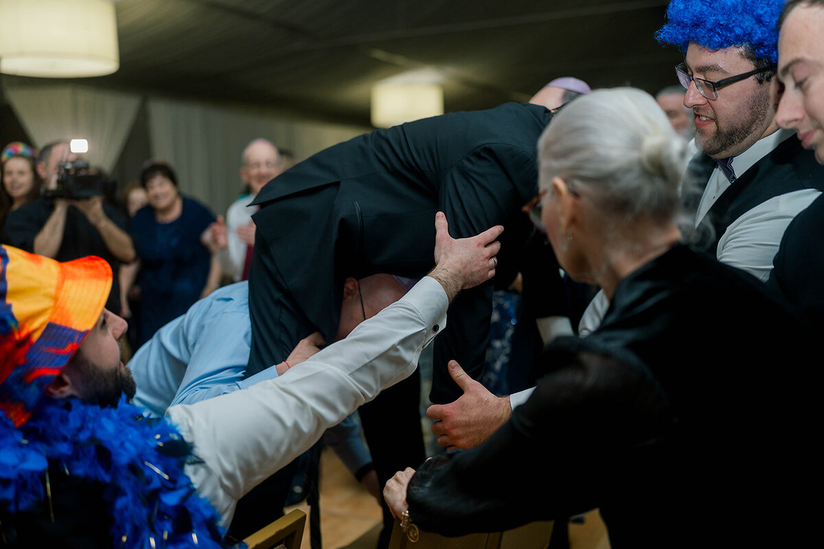Eliana-Melmed-Photography-Chicago-LosAngeles-Jewish-WeddingPhotography-SimchaDancing-00049