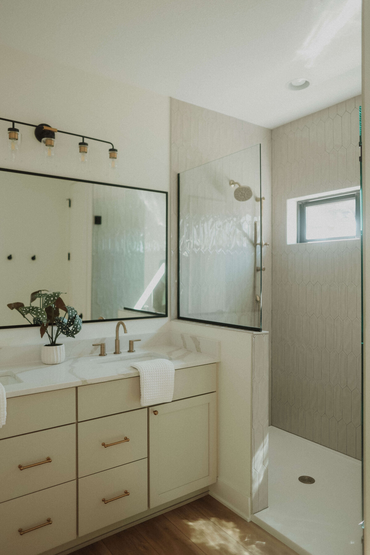500-Bathroom-Waukee-Central-Iowa-Custom-Home-JRL-Builders-3F1A9798