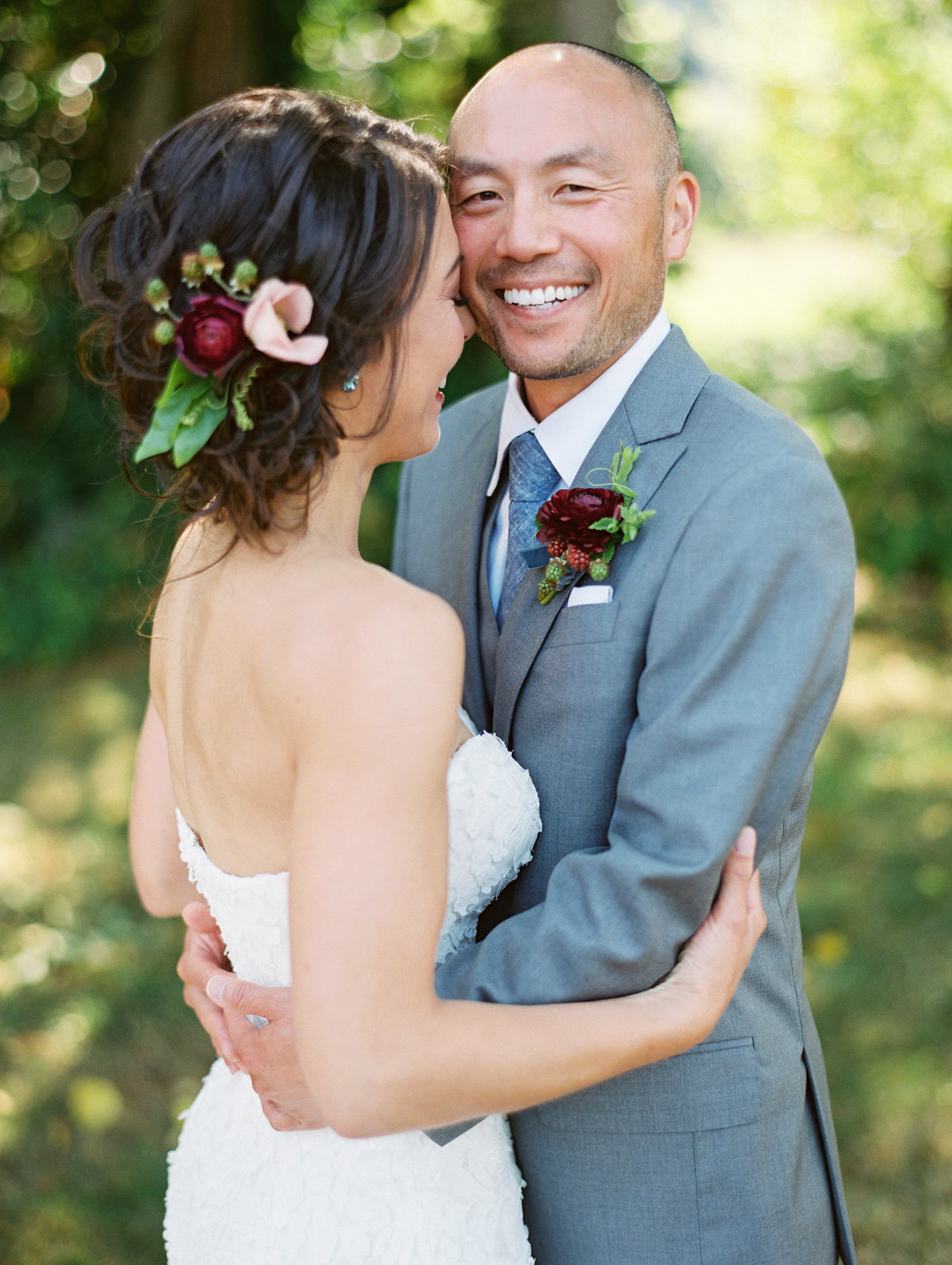 Accent Flowers in Hair for Bride Destination Wedding Photographer © Bonnie Sen Photography