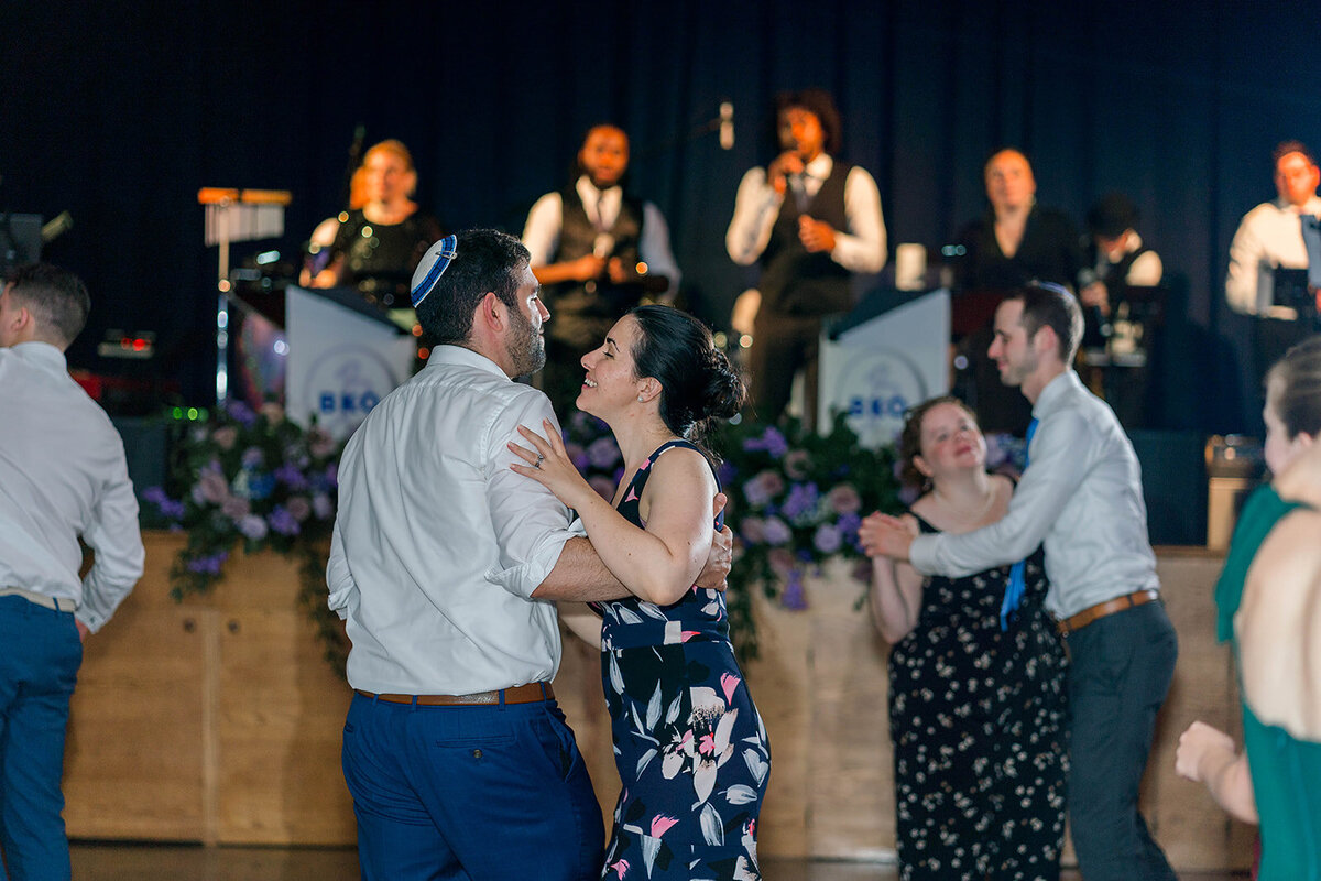 Eliana-Melmed-Photography-Chicago-LosAngeles-Jewish-WeddingPhotography-ElianaSklar-DanceFloor-00272