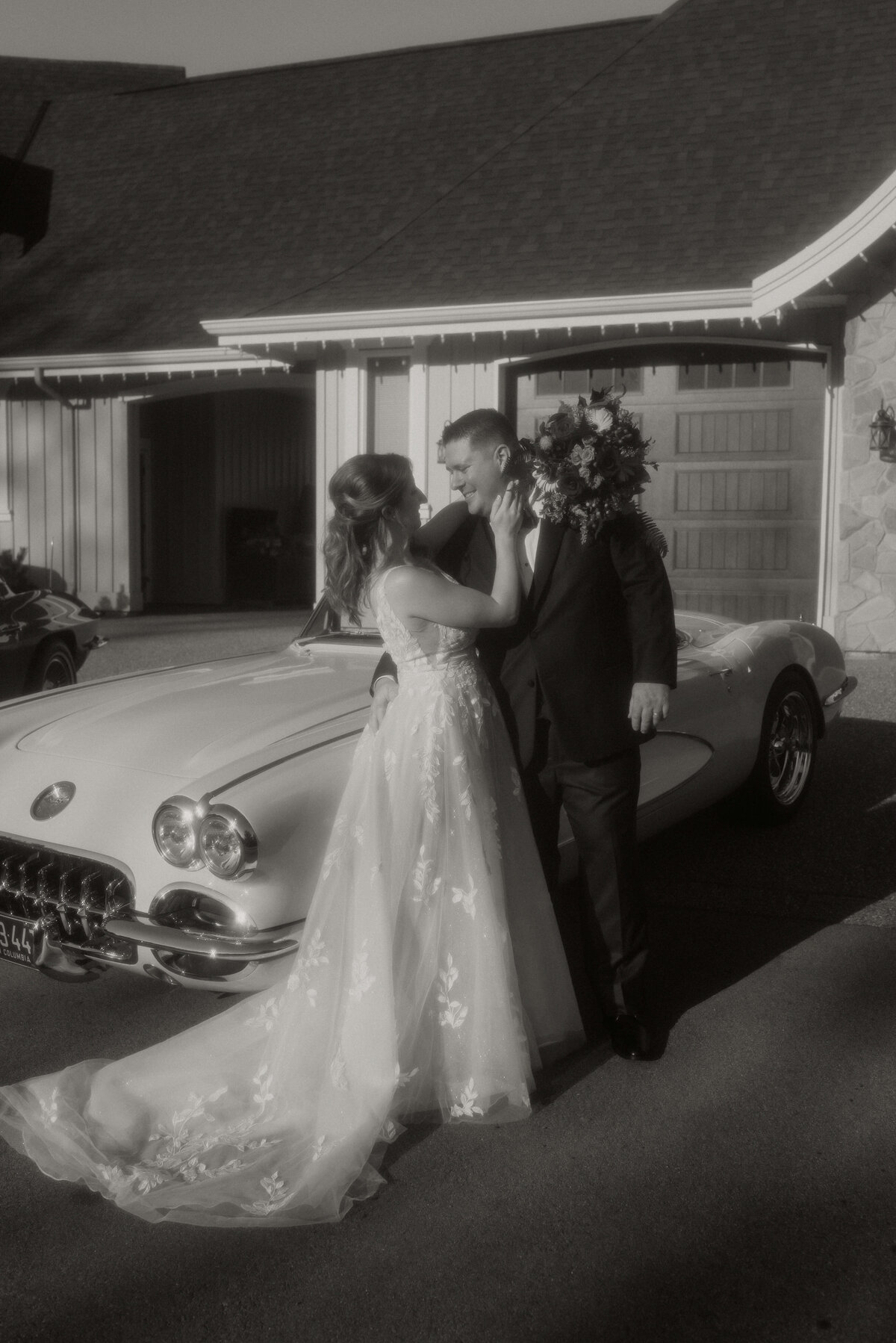 4-maple-ridge-backyard-wedding-portraits-with-vintage-cars-8