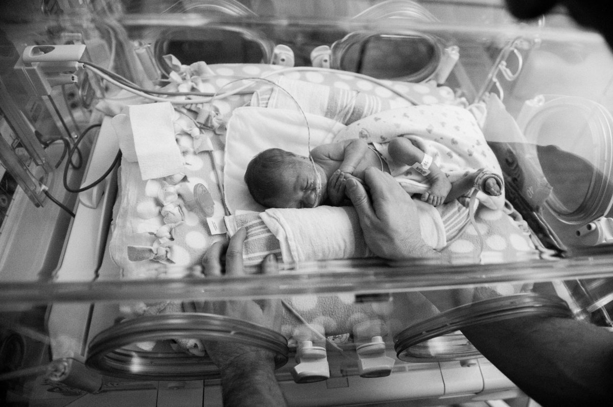 baby in nicu in dad's arms