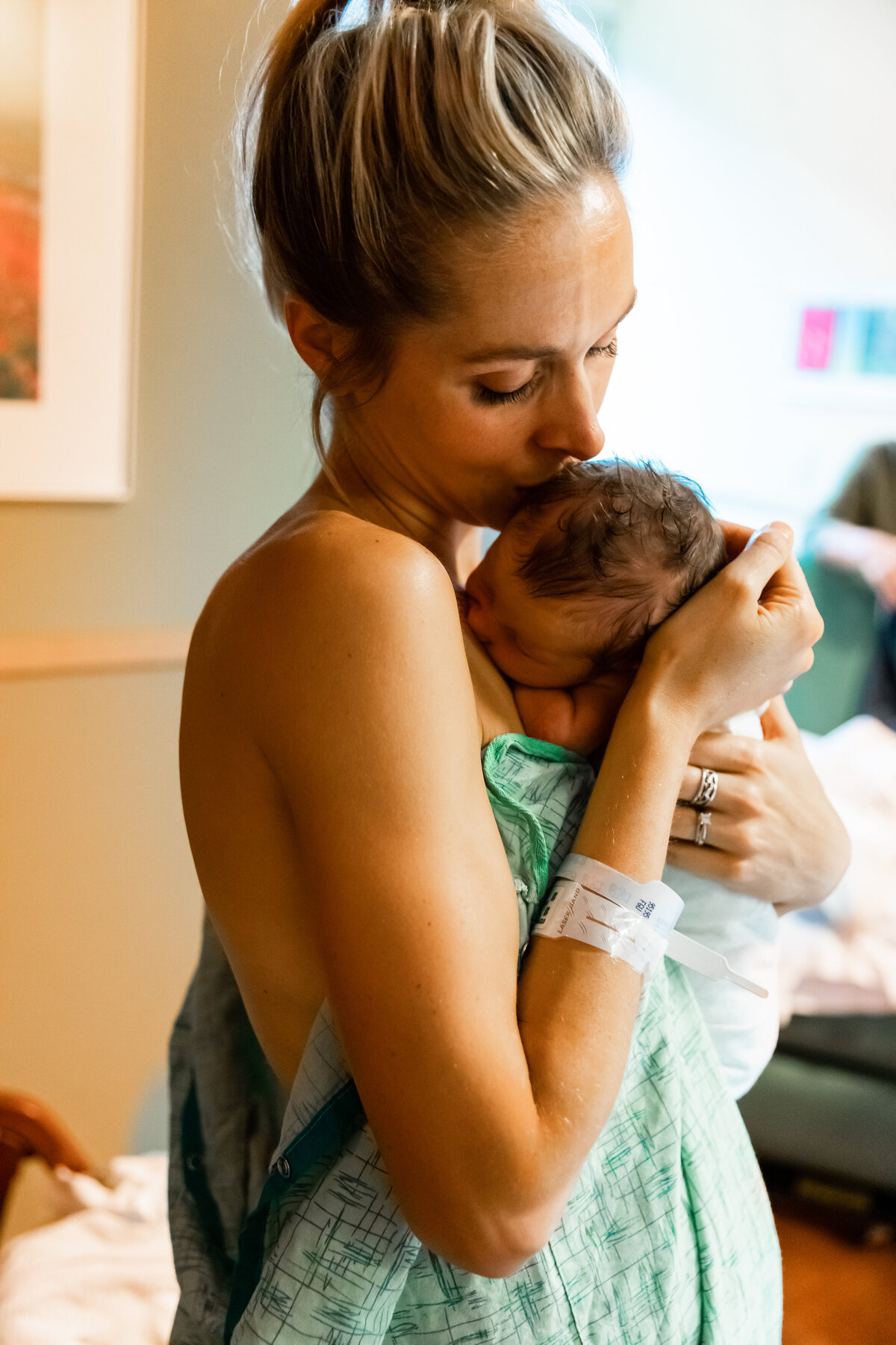 mom-hospital-gown-newborn