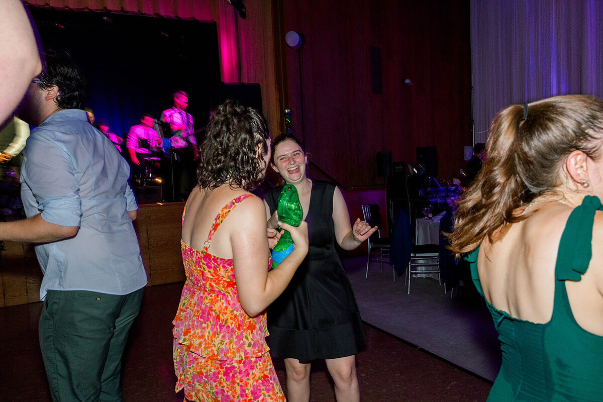 Eliana-Melmed-Photography-Chicago-LosAngeles-Jewish-WeddingPhotography-ElianaSklar-DanceFloor-00375