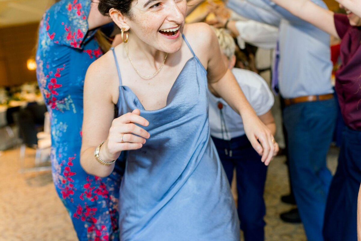 Eliana-Melmed-Photography-Chicago-LosAngeles-Jewish-WeddingPhotography-ShulaNoah-Simcha-Dancing-00034