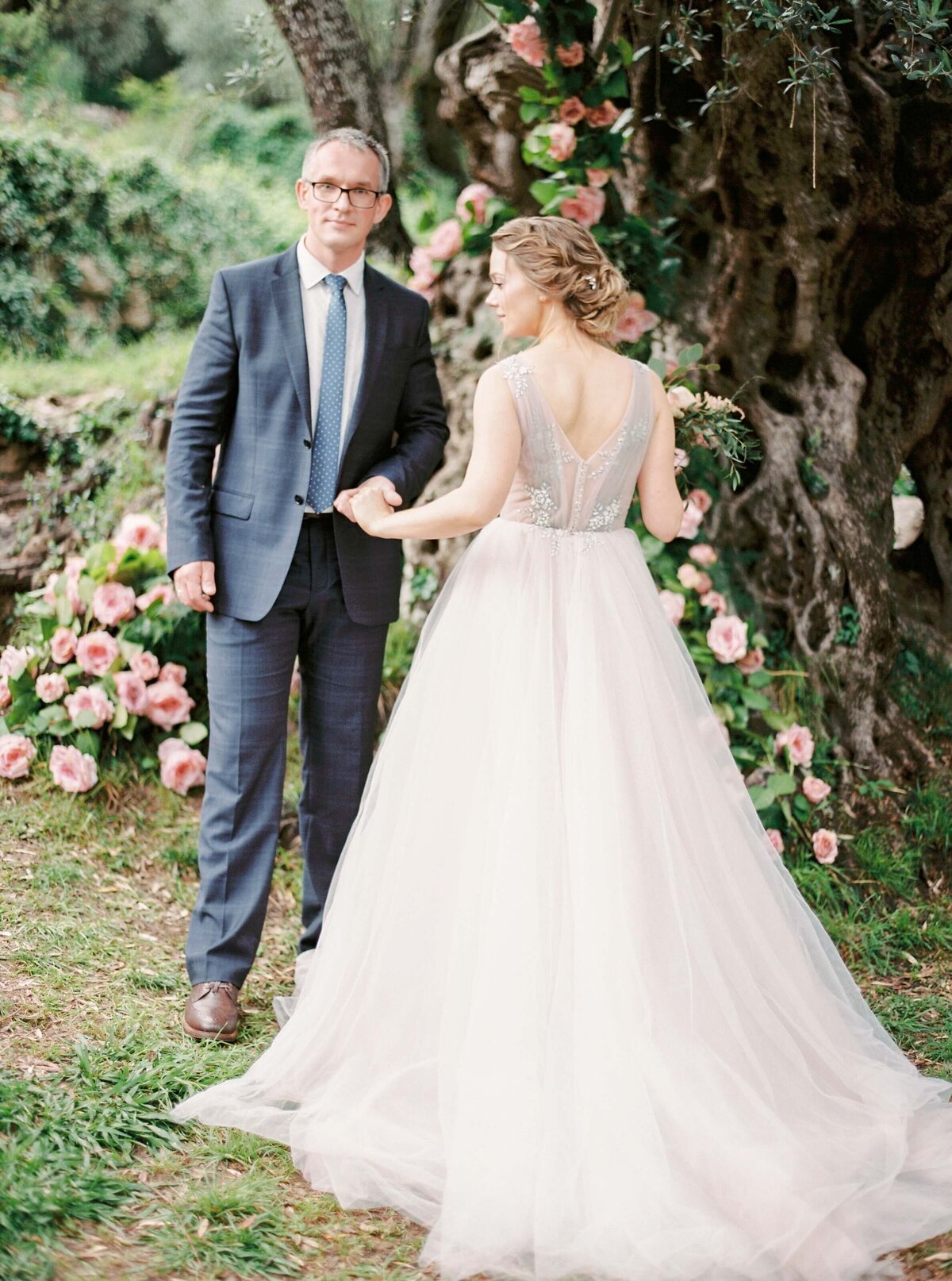 bride-and-groom-garden-wedding