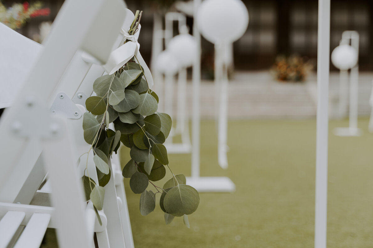 hanok wedding detail with green leaves