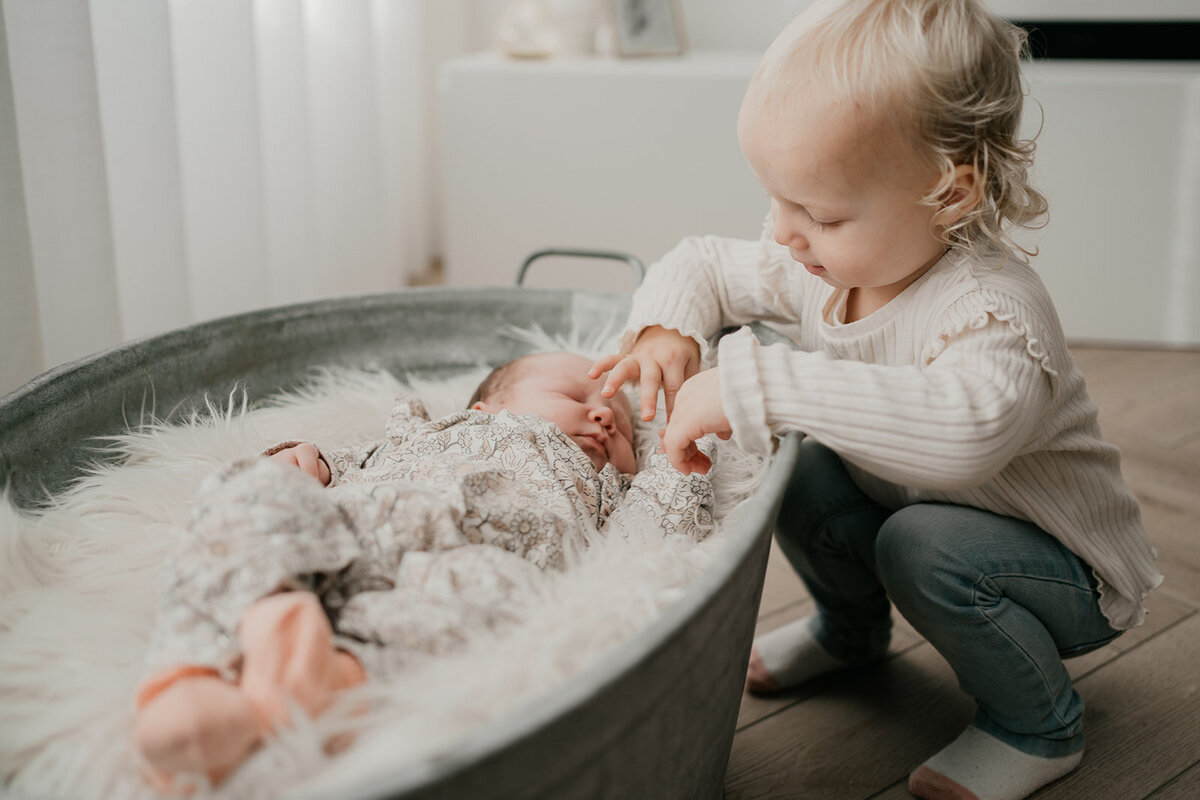 Newbornshoot door Leukfotografie in Amsterdam_ Zaandam_ Landsmeer_ Oostzaan en Purmerend – zachte_ liefdevolle babyfoto’s--160