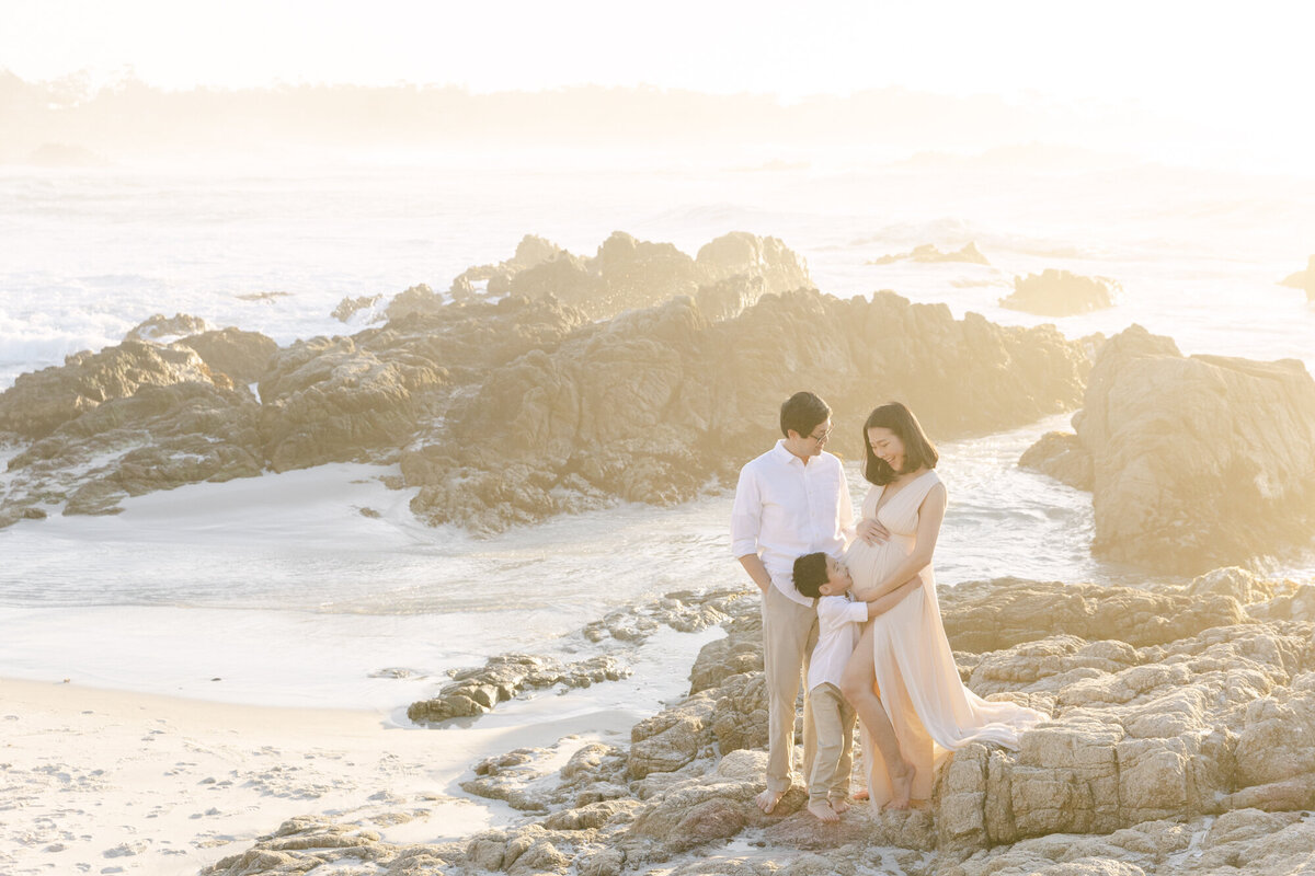 PERRUCCIPHOTO_PEBBLE_BEACH_FAMILY_MATERNITY_SESSION_25