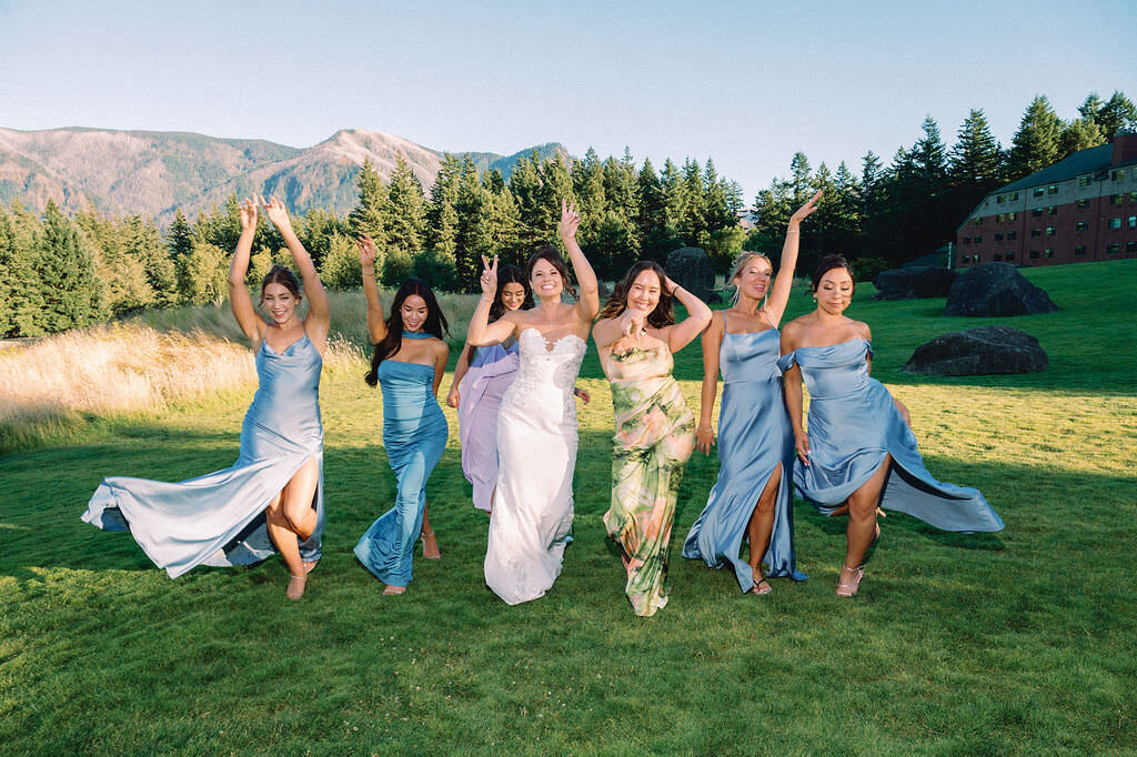 Editorial Oregon wedding photographer creating natural, timeless images with authentic, story-led artistry.