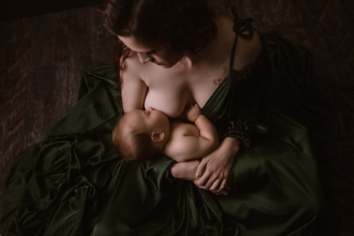 breast feeding boudoir session - lynn dee photography