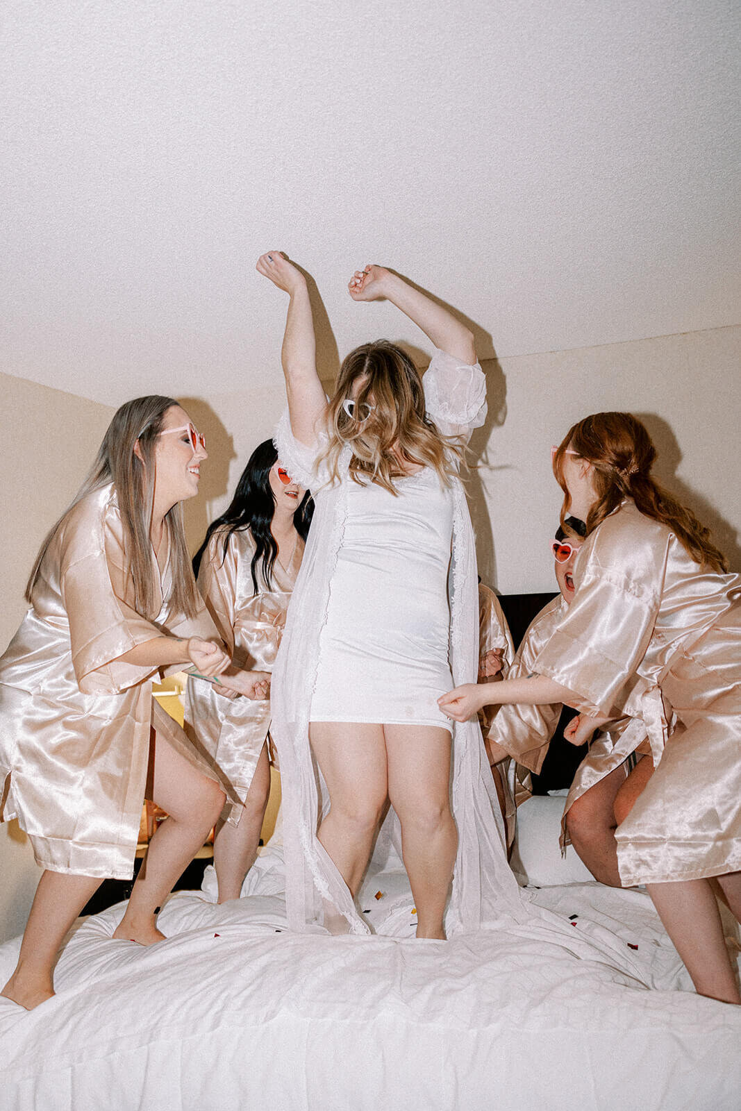 bride-and-bridesmaids-party-on-bed