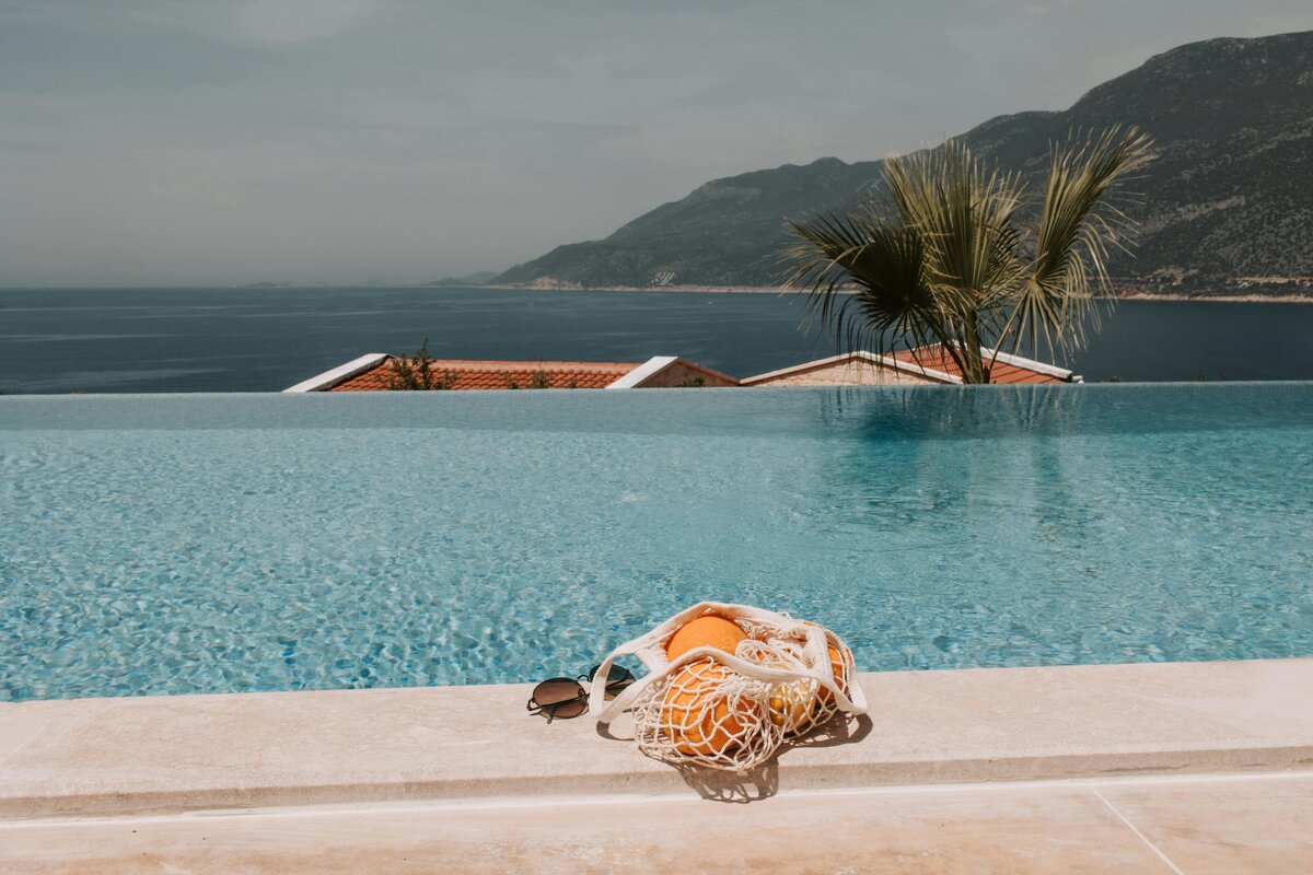 pexels-vlada-karpovich-7902917