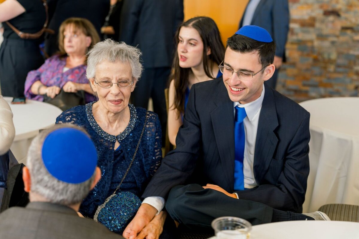 Eliana-Melmed-Photography-Chicago-LosAngeles-Jewish-WeddingPhotography-ShulaNoah-Tisch-00056