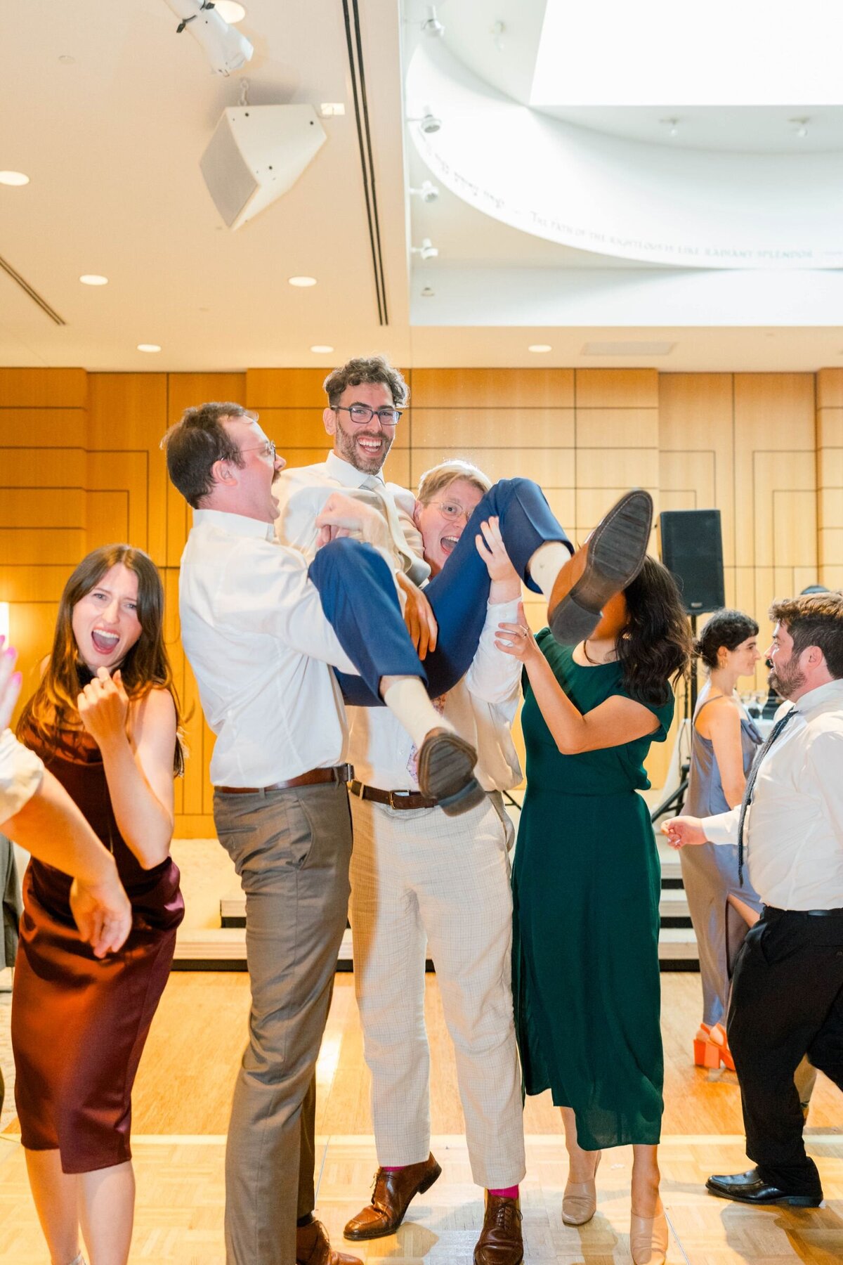 processed_ElianaMelmedPhotography_JewishWeddingPhotographer_ShulaNoah_Dancing-286