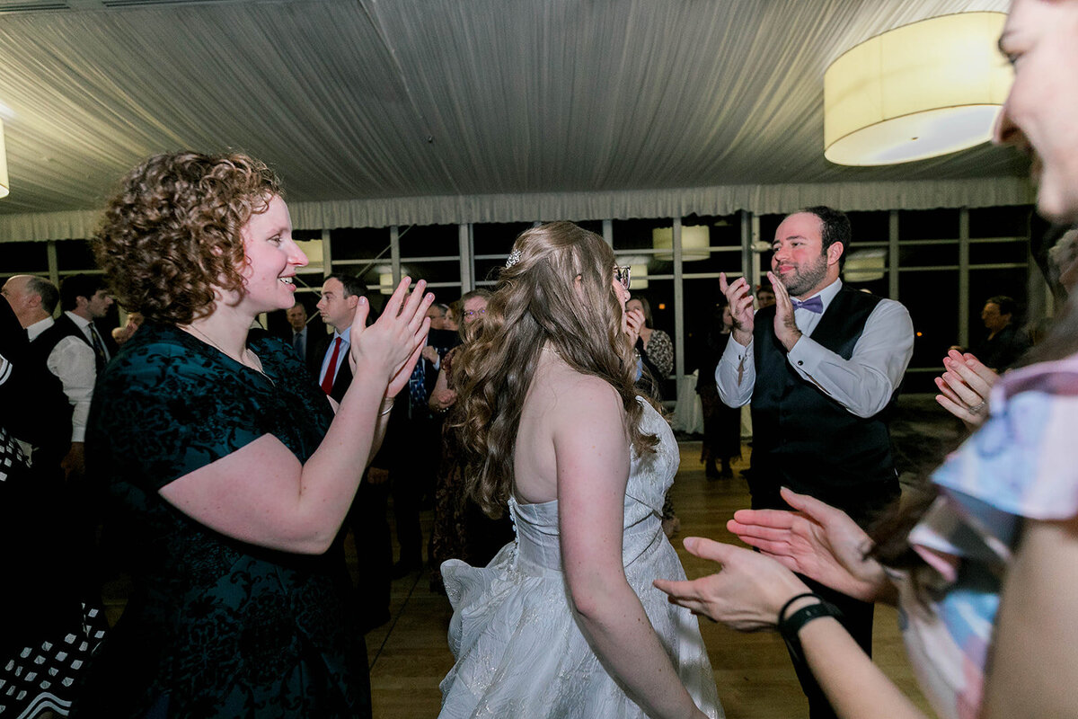 Eliana-Melmed-Photography-Chicago-LosAngeles-Jewish-WeddingPhotography-SimchaDancing-00169