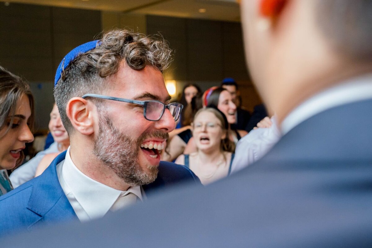 Eliana-Melmed-Photography-Chicago-LosAngeles-Jewish-WeddingPhotography-ShulaNoah-Simcha-Dancing-00163