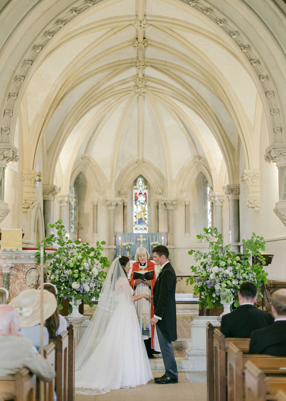 chloe-winstanley-weddings-wiltshire-church-ceremony