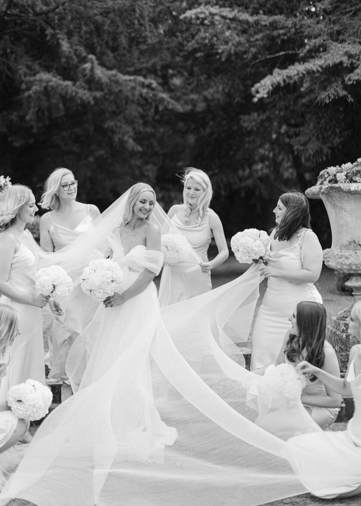 chloe-winstanley-weddings-grittleton-house-bridesmaids-newhite-dress-black-whitte