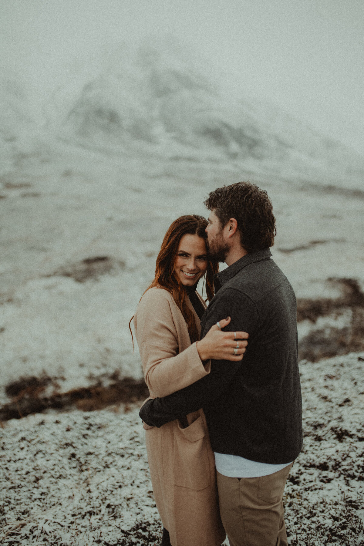couples session in hatcher pass