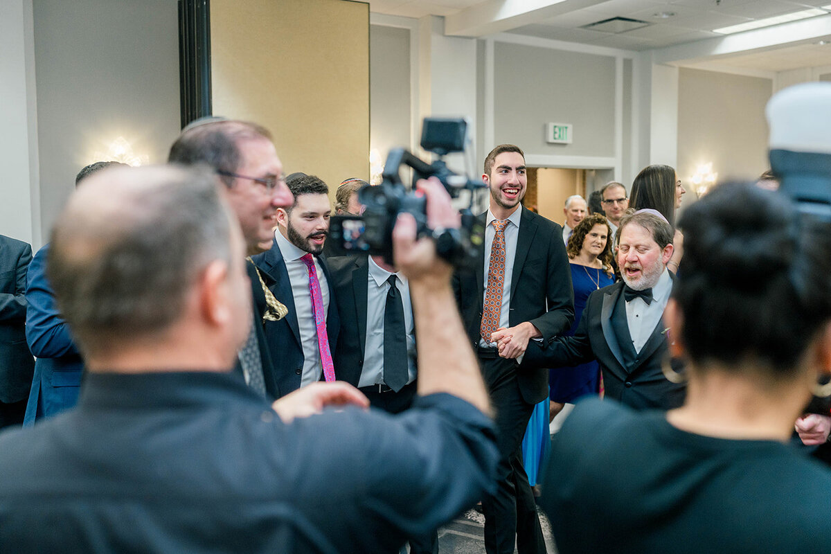 Eliana-Melmed-Photography-Chicago-LosAngeles-Jewish-WeddingPhotography-KabbalatPanim-00094