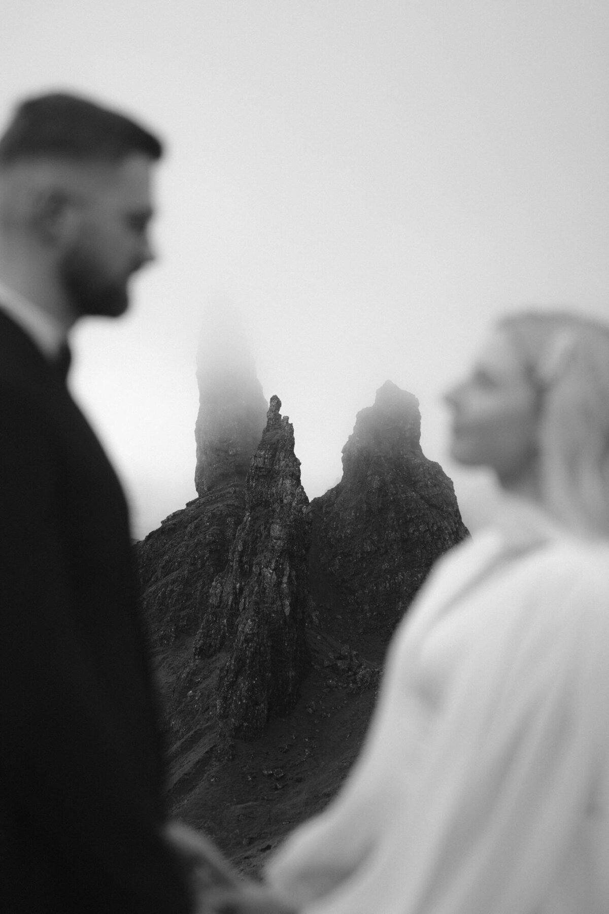 the_chaffins_international_destination_wedding_elopement_photographers_sammie_chaffin_micah_editorial_adventure_photos_travel_isle_of_skye_scotland_11