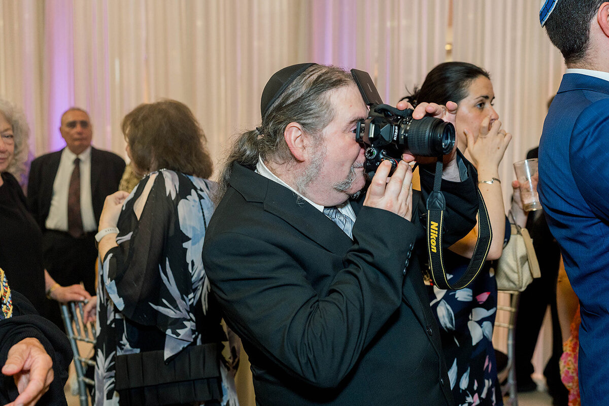 Eliana-Melmed-Photography-Chicago-LosAngeles-Jewish-WeddingPhotography-ElianaSklar-CocktailHour-00065