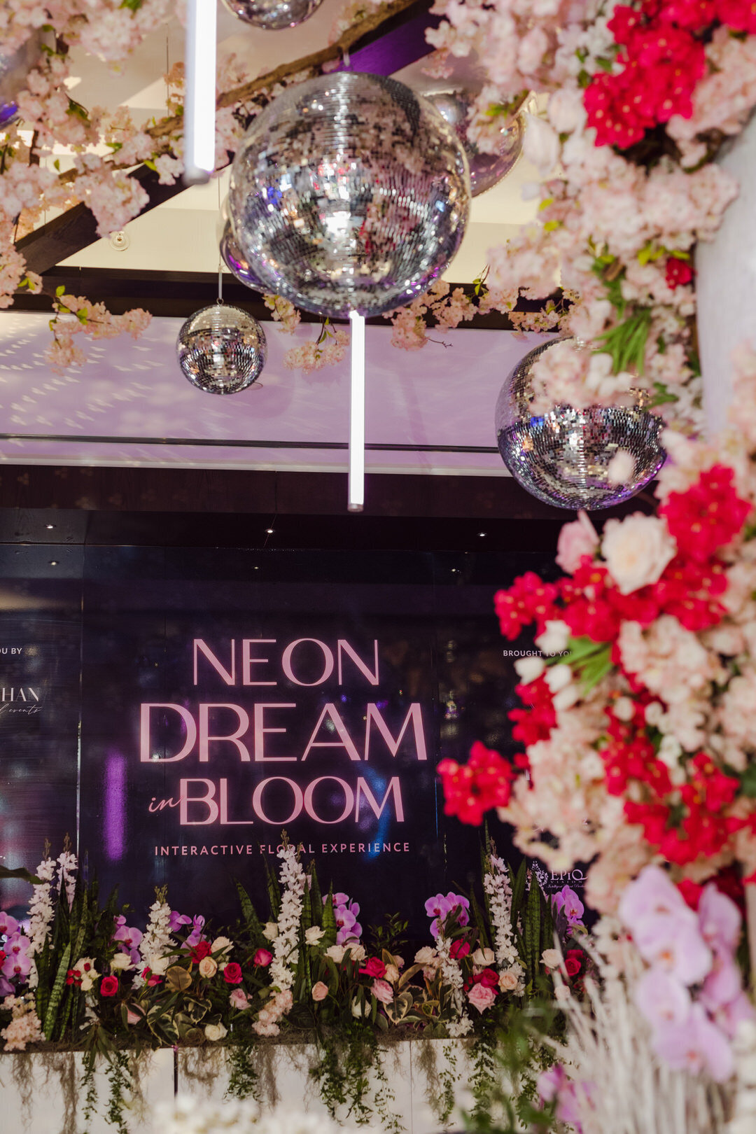 Neon Dream in Bloom Photo Experience at The 2023 WedLuxe Show Toronto photos by Purple Tree Photography9