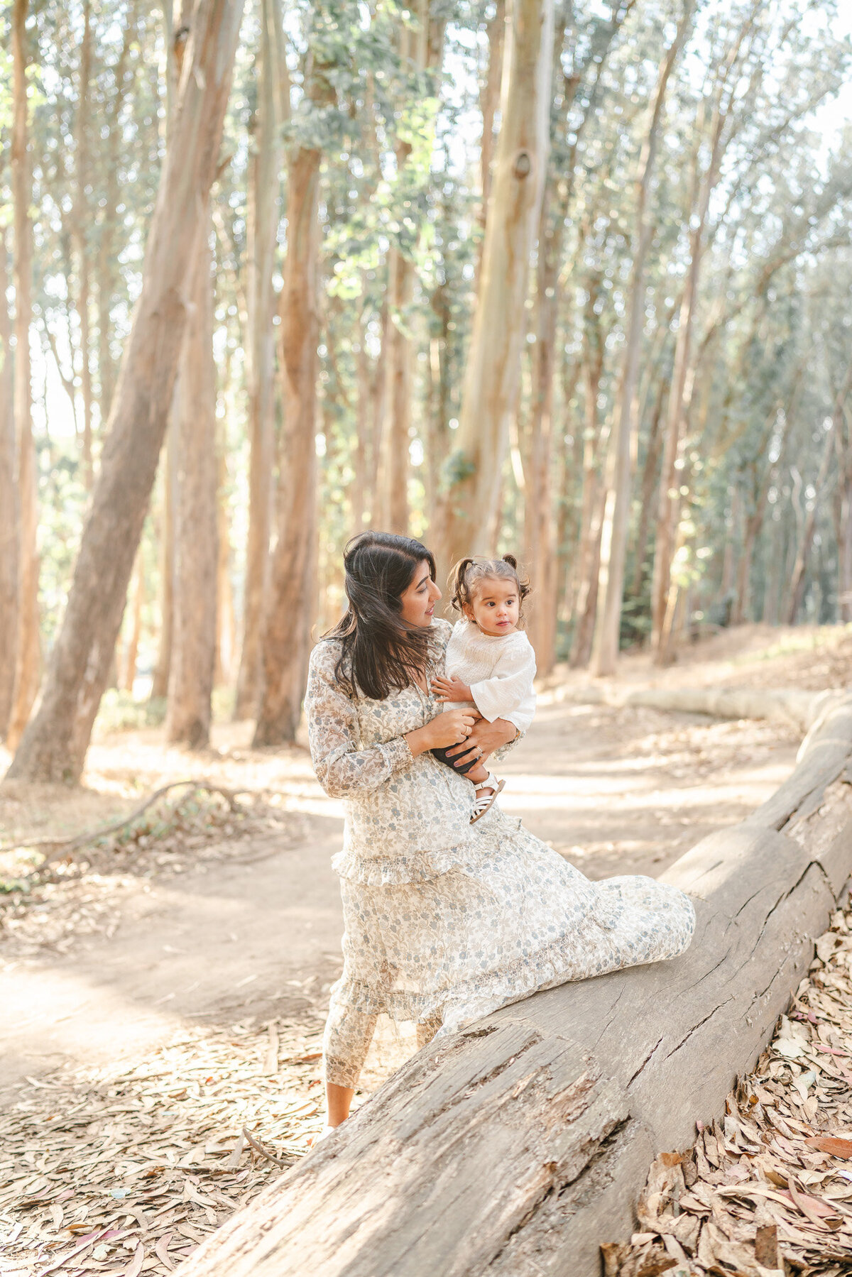 san francisco family photography with mom and toddler daughter in lovers lane