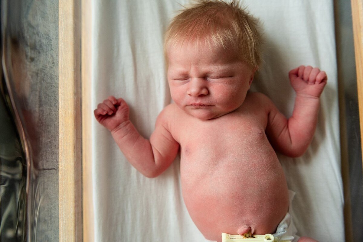 newborn baby in hospital during a fresh 48 photography session