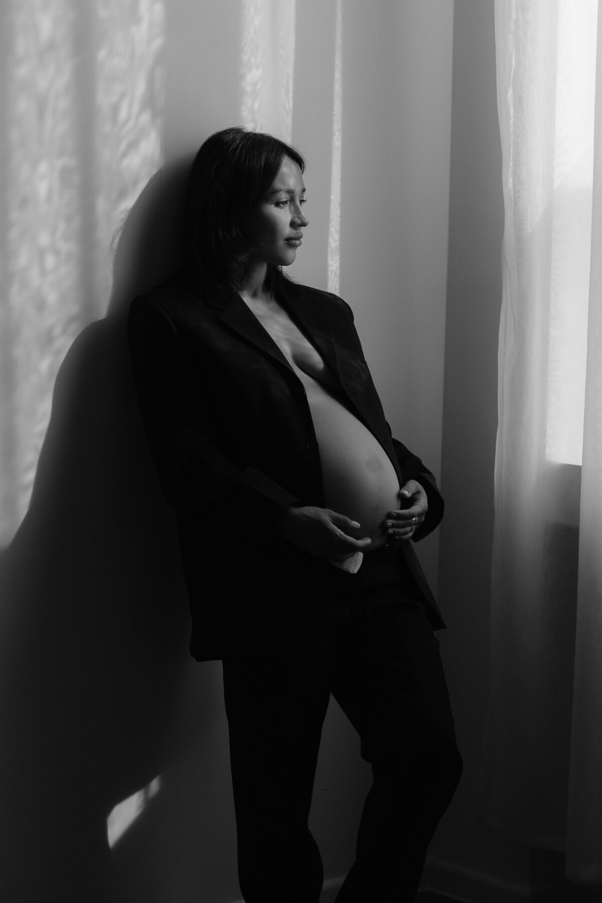 Black and white modern maternity photos